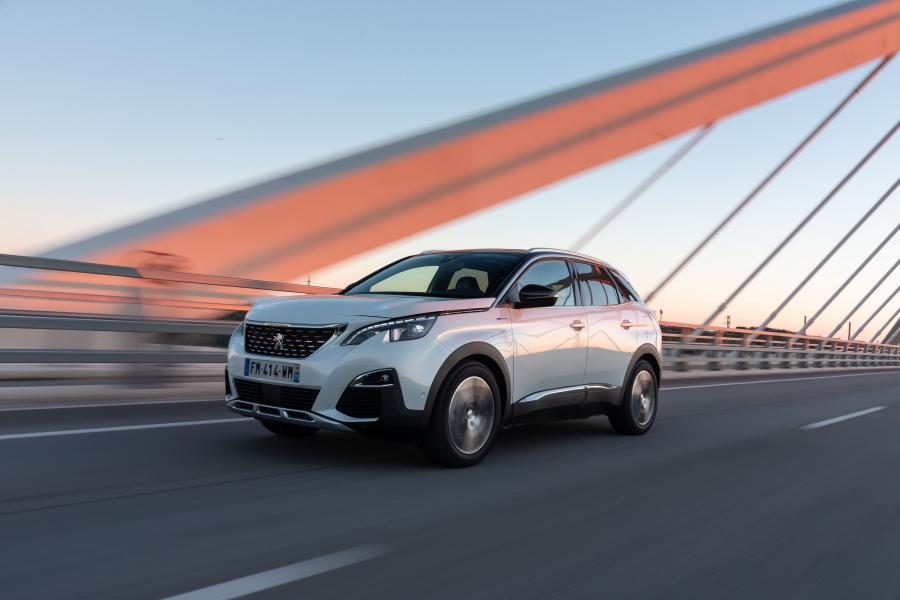  Peugeot 3008 GT HYBRID4 2019 года  (WW) (фото 14 из 40)